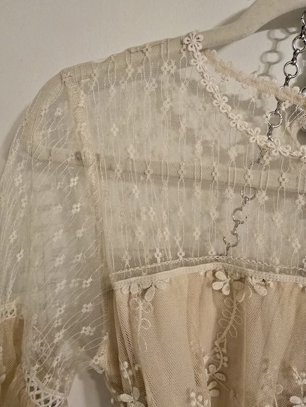 POL Sheer Ivory Lace Floral Embroidered Overlay Dress With Belle Sleeves Sz S - Picture 13 of 16